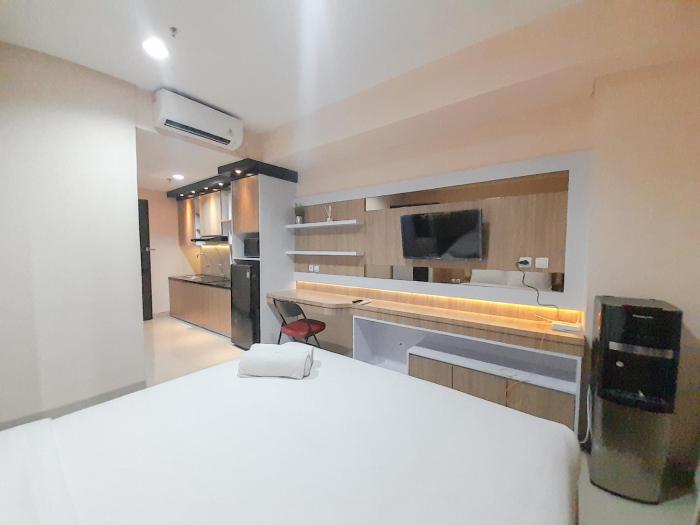 Elegant and Comfortable Studio Patraland Amarta Apartment By Travelio