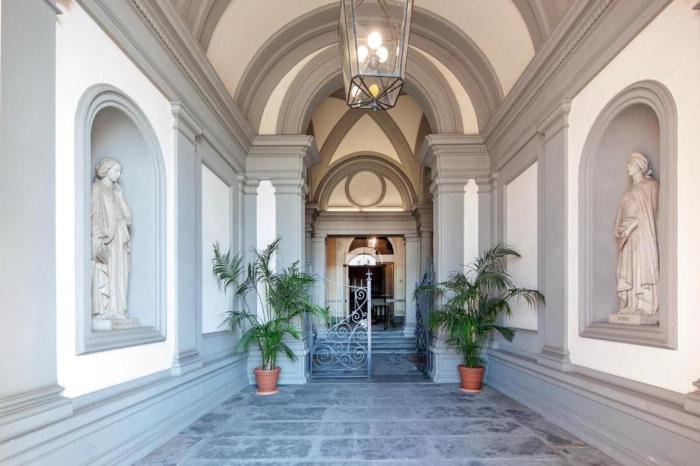 Elegant apartment in a historic building, just a few steps from the Duomo