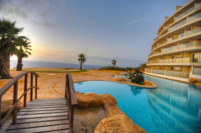 NEW Apartment with sunset views and pool