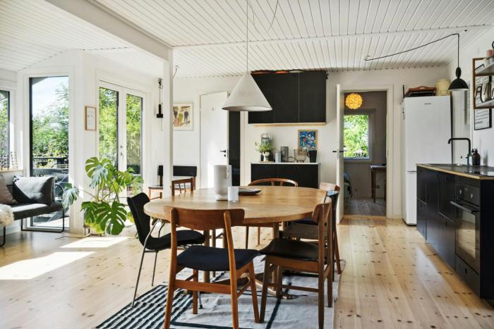 Hear Trees Rustle And Enjoy View From Terrace