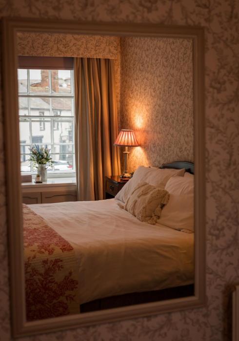 Dukes House, Penrith - Stunning Large Home - Town Centre on your Doorstep - 5 Bedrooms & Sun Trap Garden - Lake District Stay