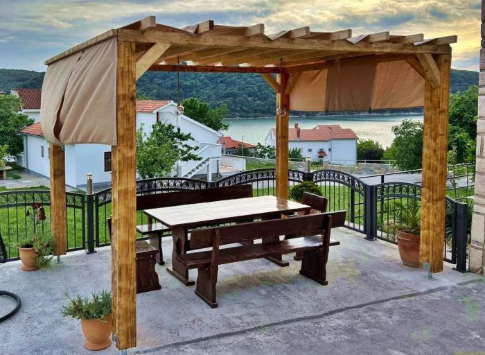 Seafront Island Paradise - Emily 3