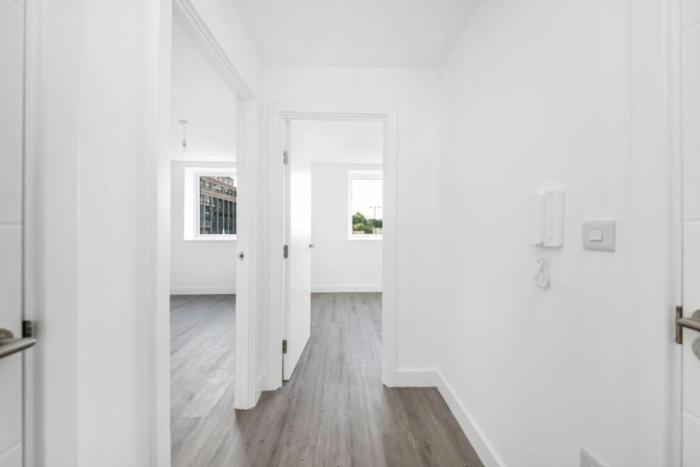 Stylish 2-Bed Apartment with Free Parking