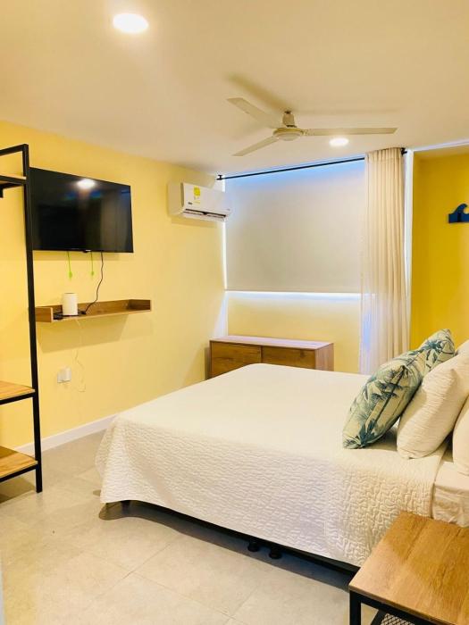 Laguito Houstel Small