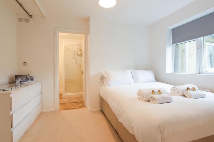 Newly Decorated 1-Bedroom Ground Floor Flat