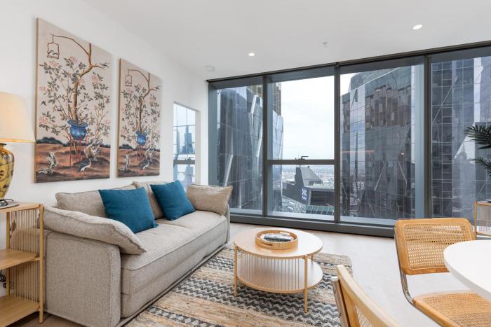 Fantastic Location 2BR in CBD with Pool Gym Sauna