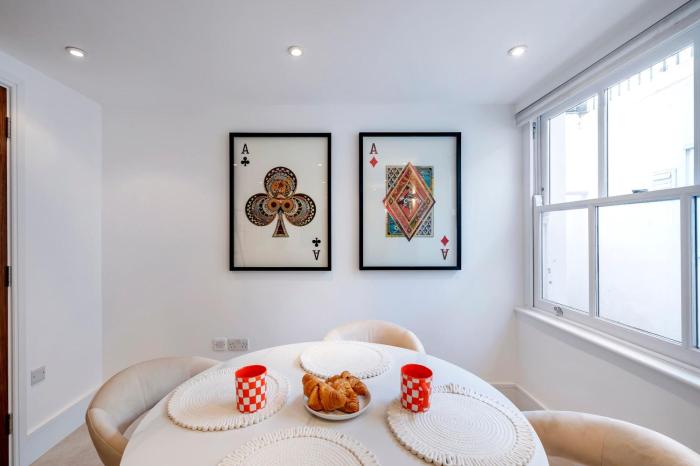 The Urban Minimalist- Notting Hill 2 Bed