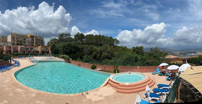 Climatisé, piscine, proches des plages