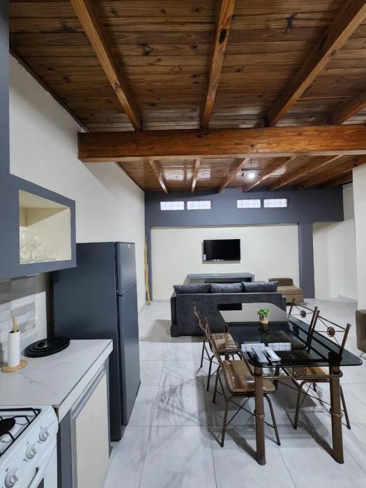 Departamento centro Maipú Mza, sobre ruta del vino, equipado para 4 personas