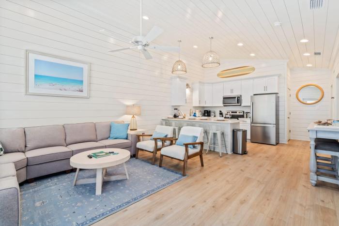Brand New Luxury Rental on Oleander Unit B