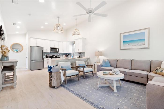 Brand New Luxury Rental on Oleander Unit H