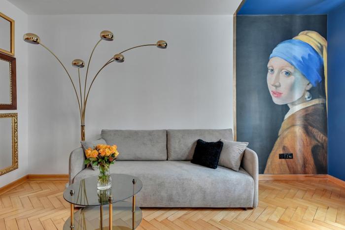 Apartment Mariacka Girl with a Pearl by TriApart
