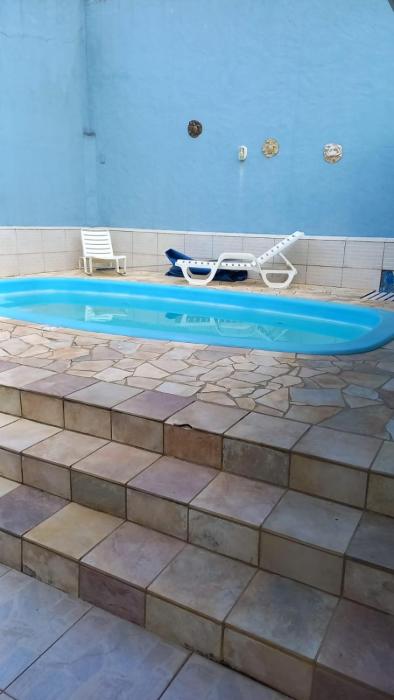 Piscina, churrasqueira, 50m da praia e cabem até 13 pessoas!