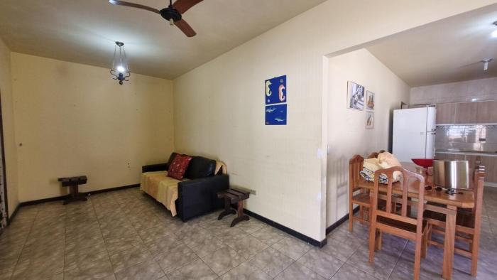 Casa na praia a 450 metros do mar com piscina, garagem e churrasqueira