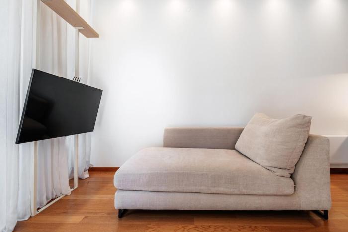 Central APT 11 by In Property