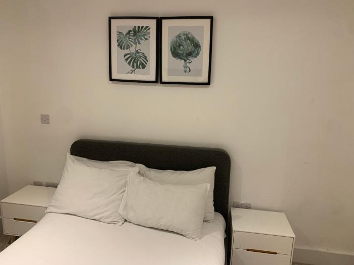 Lovely 1Bed flat 10mins to Canary Wharf & parking