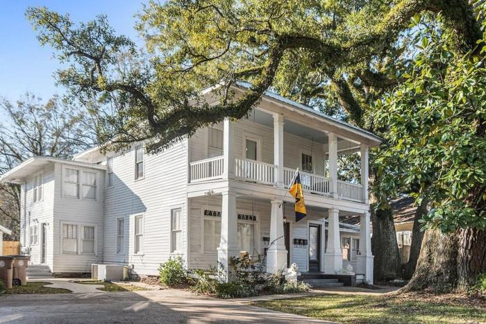 Old Dauphin Way Historic Home - Unit 4
