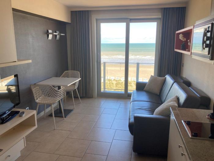 Apartment in Nieuwpoort by the Beach