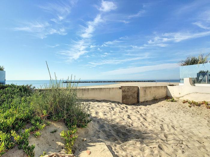 Appartement T4 en bord de plage avec terrasse et parking à Carnon - FR-1-715-103