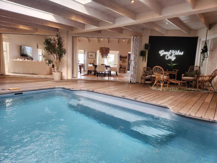 Contemoporary with a amazing views and Heated Pool