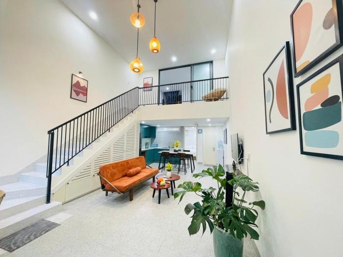 The house s impressive design, quiet and spacious