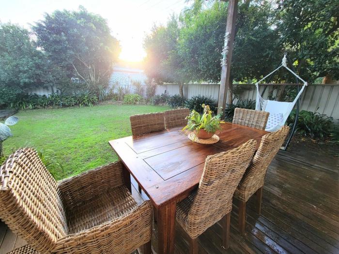 Once Upon A Tide 700m to Umina Beach Modern 3 bedroom 5 bed home