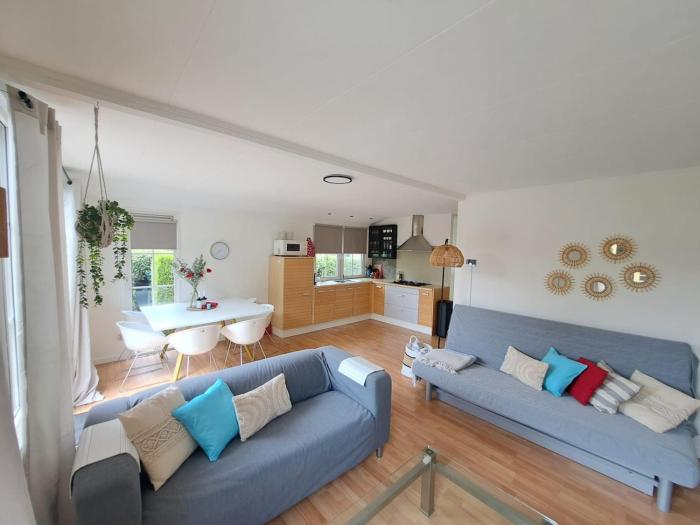 Ruim chalet met tuin & sauna in Zeeland VP008