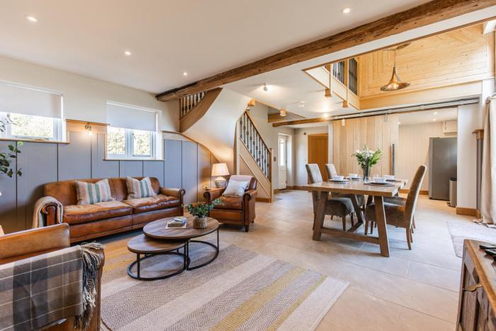 Luxury barn Retreat - sleeps 2-4, quiet location with parking