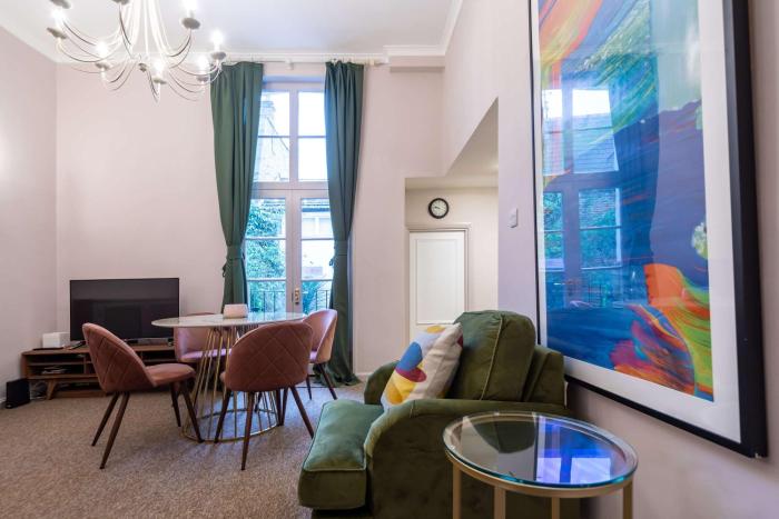 Fabulous 2 Bedroom Apartment by Holland Park