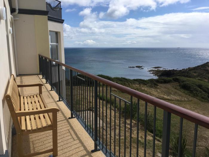 Stanwick - Panoramic coastal view with balcony