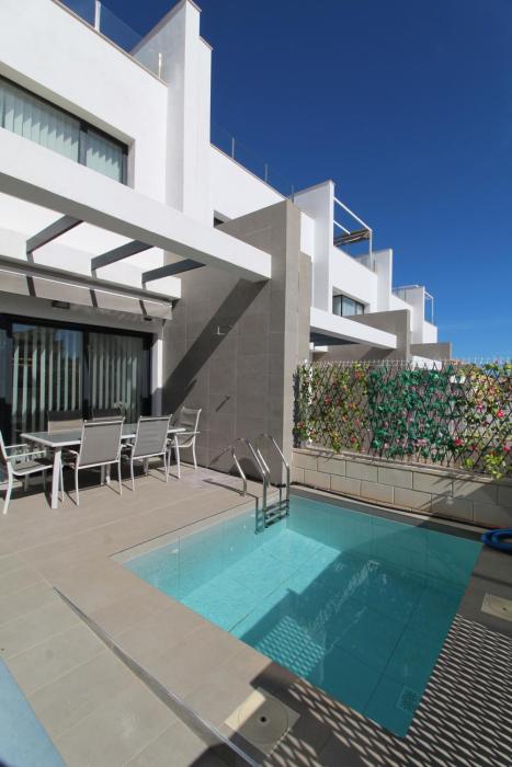 Fabulous Villa with private pool & large roof solarium