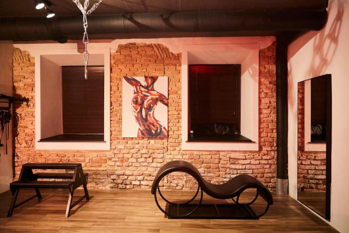 BDSM Black Apartments