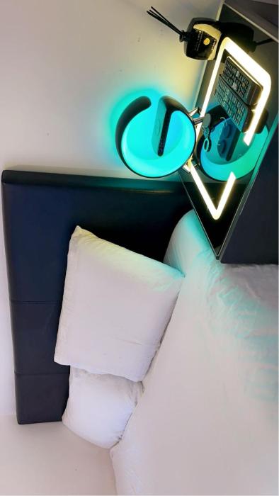 Spacious Amazing Luxury En-suite double room with free parking in a two bedroom apartment