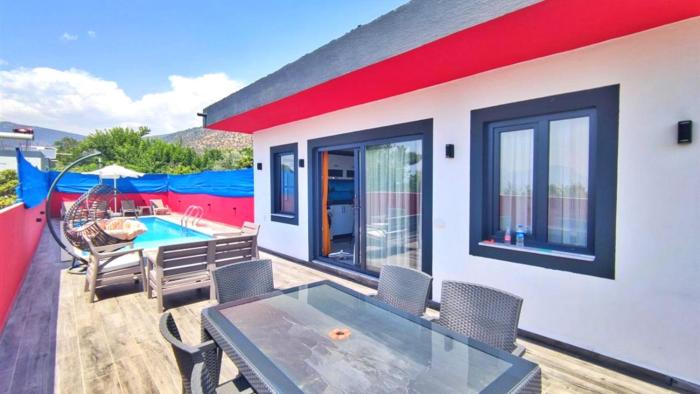 2 Bedroom villa with private pool in Uzumlu