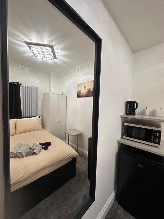 London Borough 5 min walk