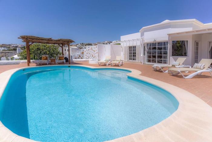 Amazing 3 Bedroom Ocean View with Pool