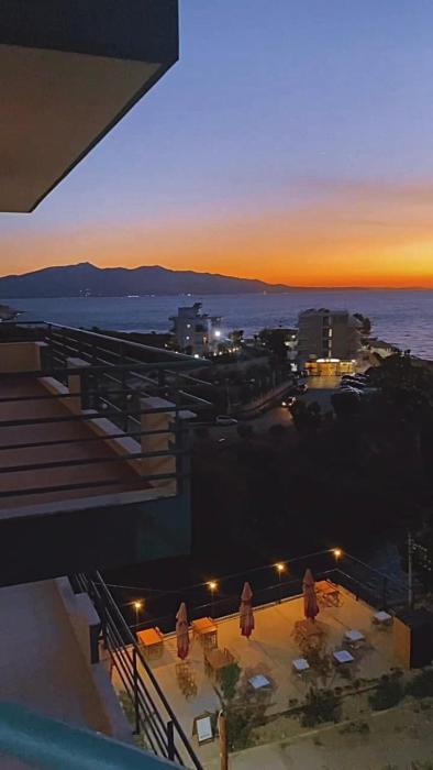 Ellies Sunset Beach Apartment