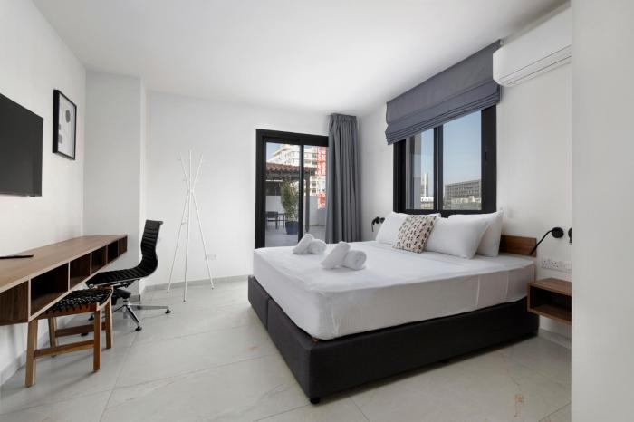 Urban Condo 33 with Balcony - 2 Bdr