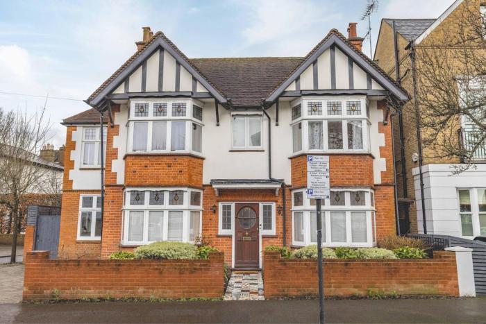 Spacious 5BR Home, Parking, Walk to Windsor