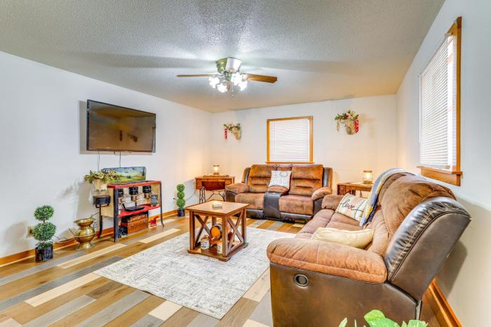 1 Mi to Dtwn Mountain View Home with Deck