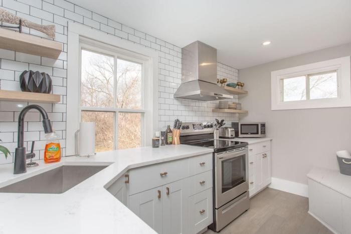 Boutique Quality Home Downtown by the Shaw