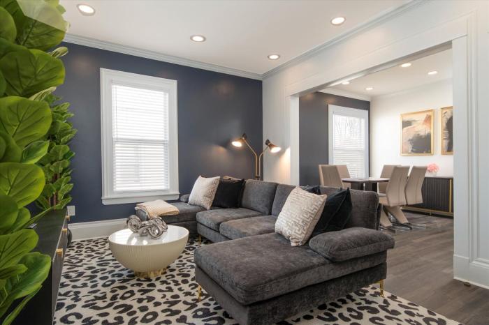 Fully-stocked Kitchen, AC, WiFi, WD, Near Baseball and Downtown