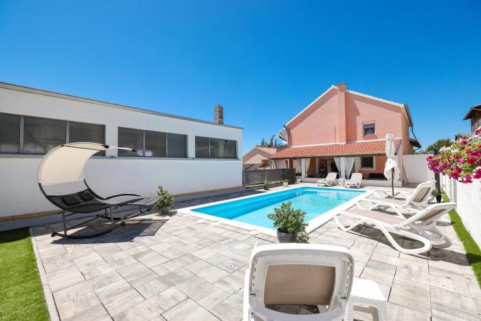 Family-friendly apartments with swimming pool Sukosan, Zadar - 18452