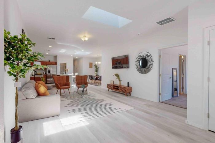 Modern Home 3BR Next to Airport, Netflix, Casino