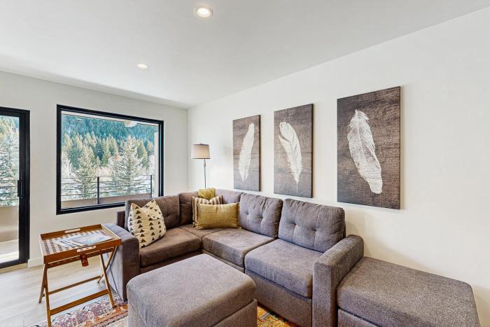 Limelight Base Camp Condo. Ski, bike, & adventure!