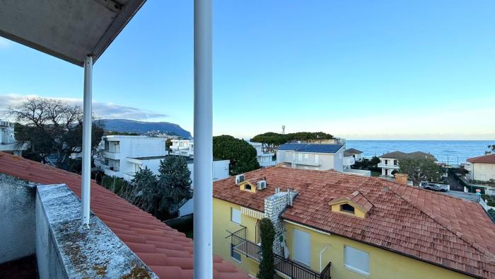 M416 Marcelli, mansarda vista mare a pochi passi dalla spiaggia