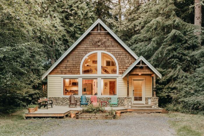 Snowline Cabin #1 - A Perfect New Contemporary Family Retreat With A Hot Tub!