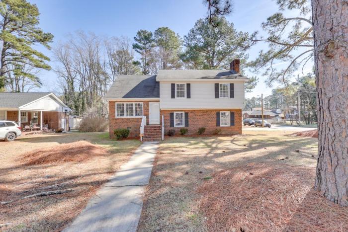 4 Mi to Dtwn Home with Deck and Yard in Wilson