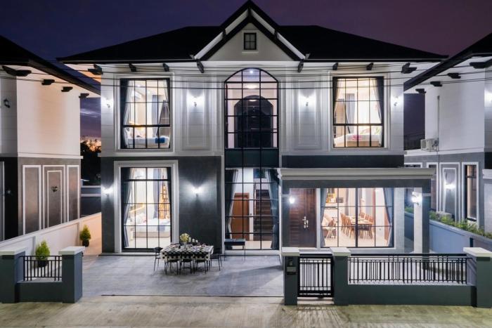 Ada poolvilla pattaya