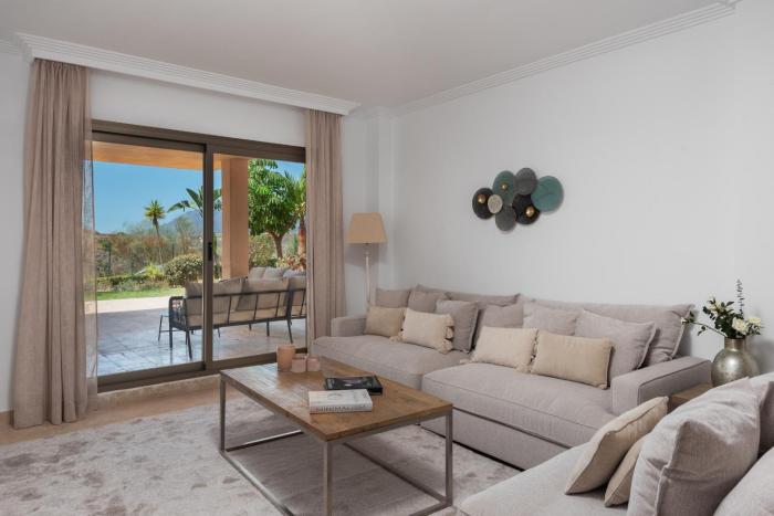 Serene 3-Bedroom with Sea and Sunset Views